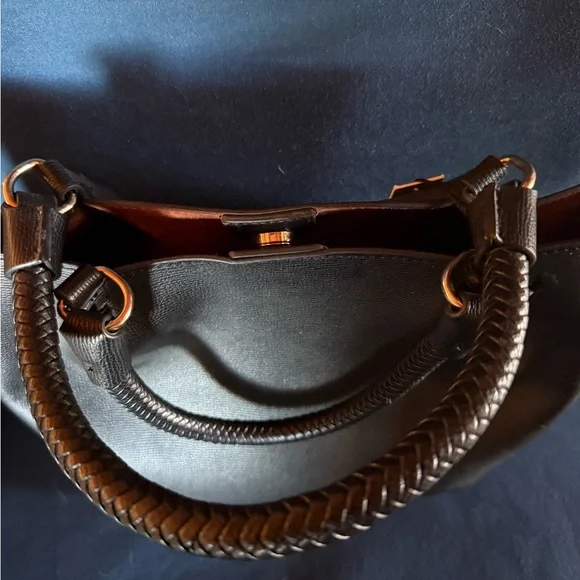 Antonio Melani Black Leather Tote Bag NWT w/ zipper pouch, and shoulder strap - Picture 6 of 8